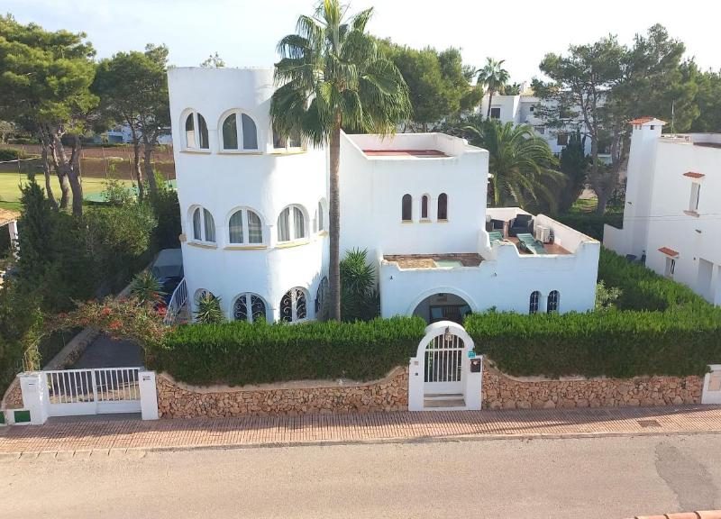 Villa mit Meerblick, Indoorpool und Wlan in Cala D' Or